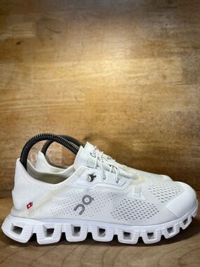 On Cloud 5 Coast LIGHTWEIGHT Womens Size 7 Running Shoes Sneakers Undyed White